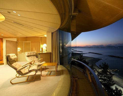 日本海と大山をパノラマで望む特別室