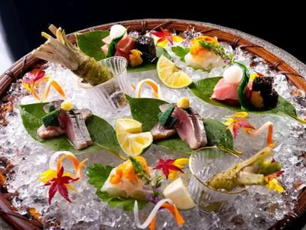 【ชุดหม้อไฟซีฟู้ดรสเลิศ】เพลิดเพลินกับความอร่อยของทะเลด้วยน้ำซุปสูตรพิเศษจากเชฟและวัตถุดิบคัดสรร