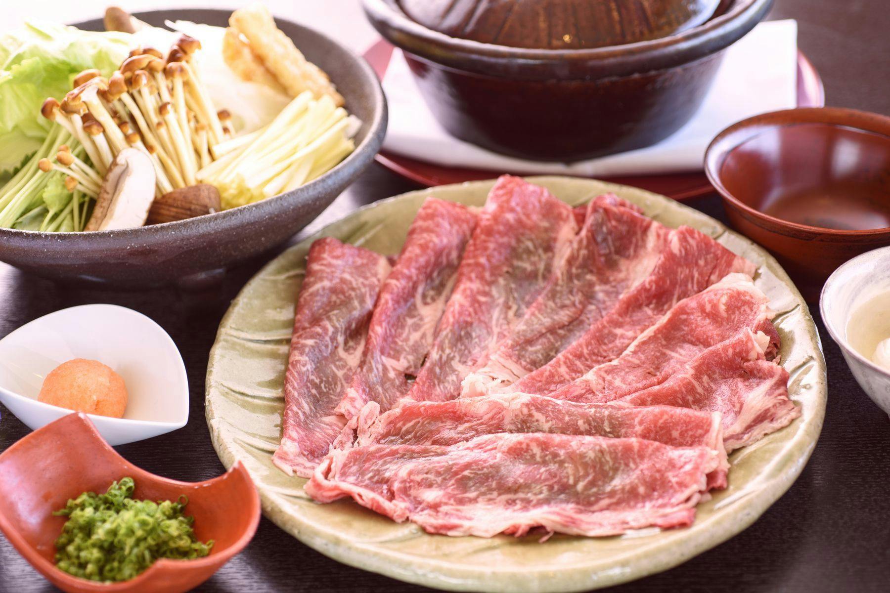 【和牛香味鍋懐石】季節の野菜と出汁の深い味わいを堪能