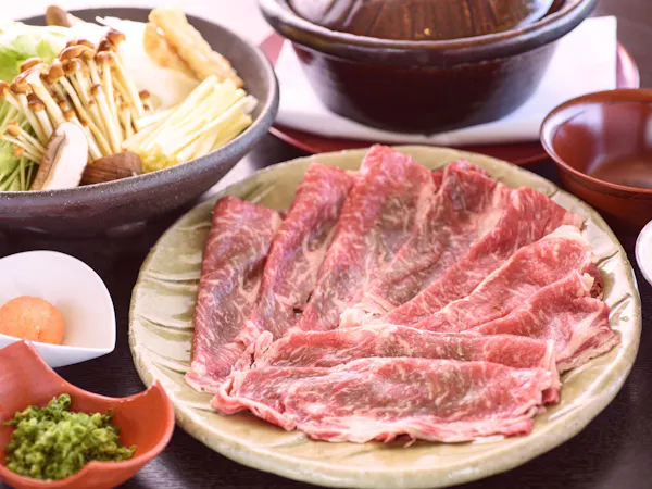 【和牛香味鍋懐石】季節の野菜と出汁の深い味わいを堪能