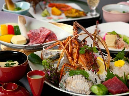 伊勢海老にあわび、佐賀牛などの特選素材を
