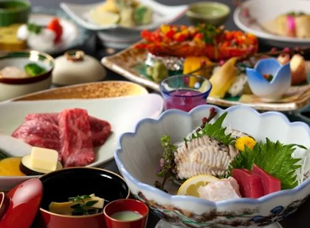 あわびや佐賀牛A5ランクなどを贅沢に。