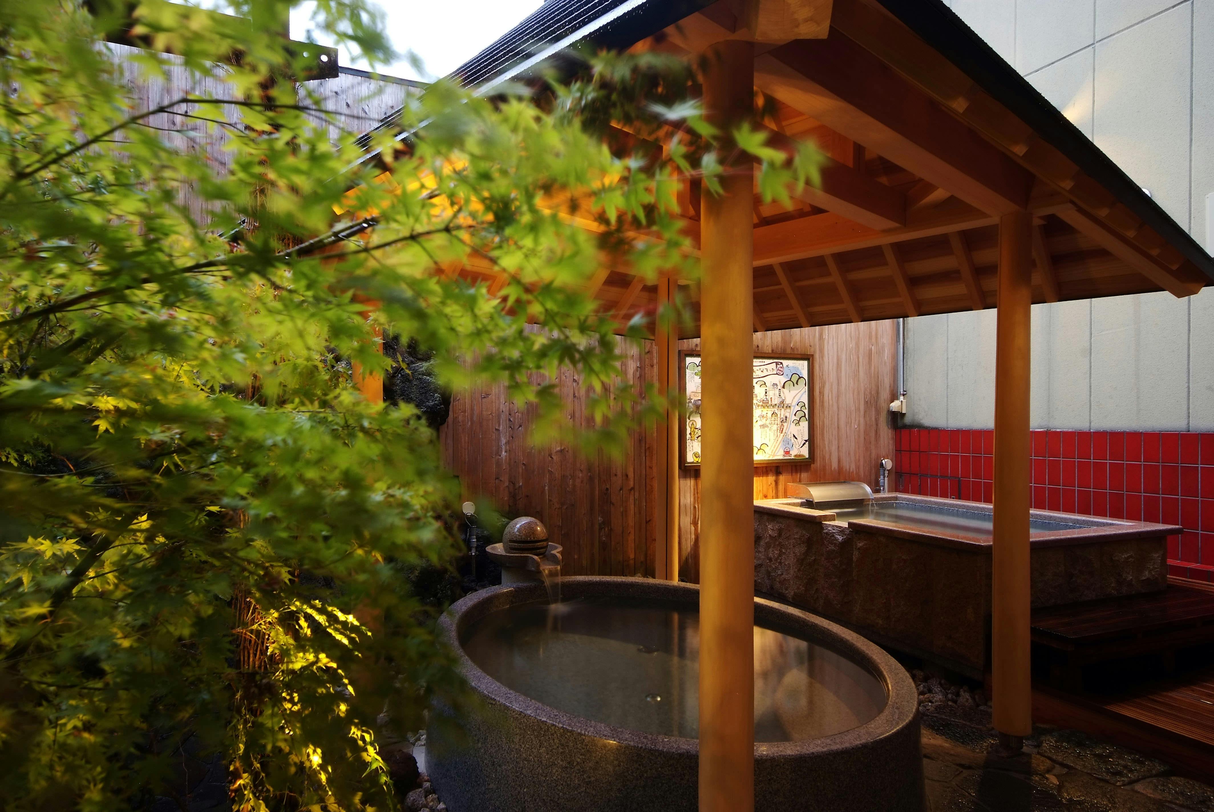 女性露天風呂(丸と角)