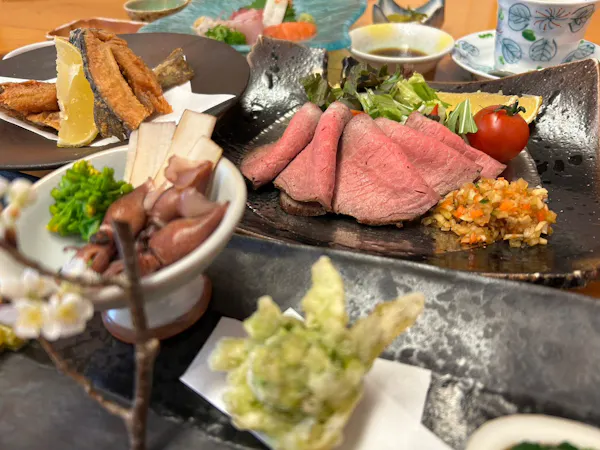 【上高地へおでかけ×お得な木曜日】信州牛×飛騨牛ローストビーフで郷土料理と地域をお届け
