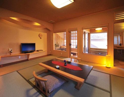 *こんこんと湧き出る湯に癒されるひと時。