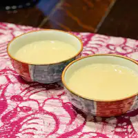 Kami menyediakan amazake tanpa alkohol buatan khas oleh pemilik.