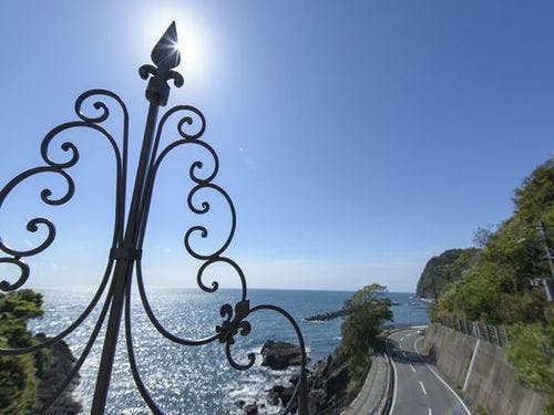 各客室からは、雄大な駿河湾を一望