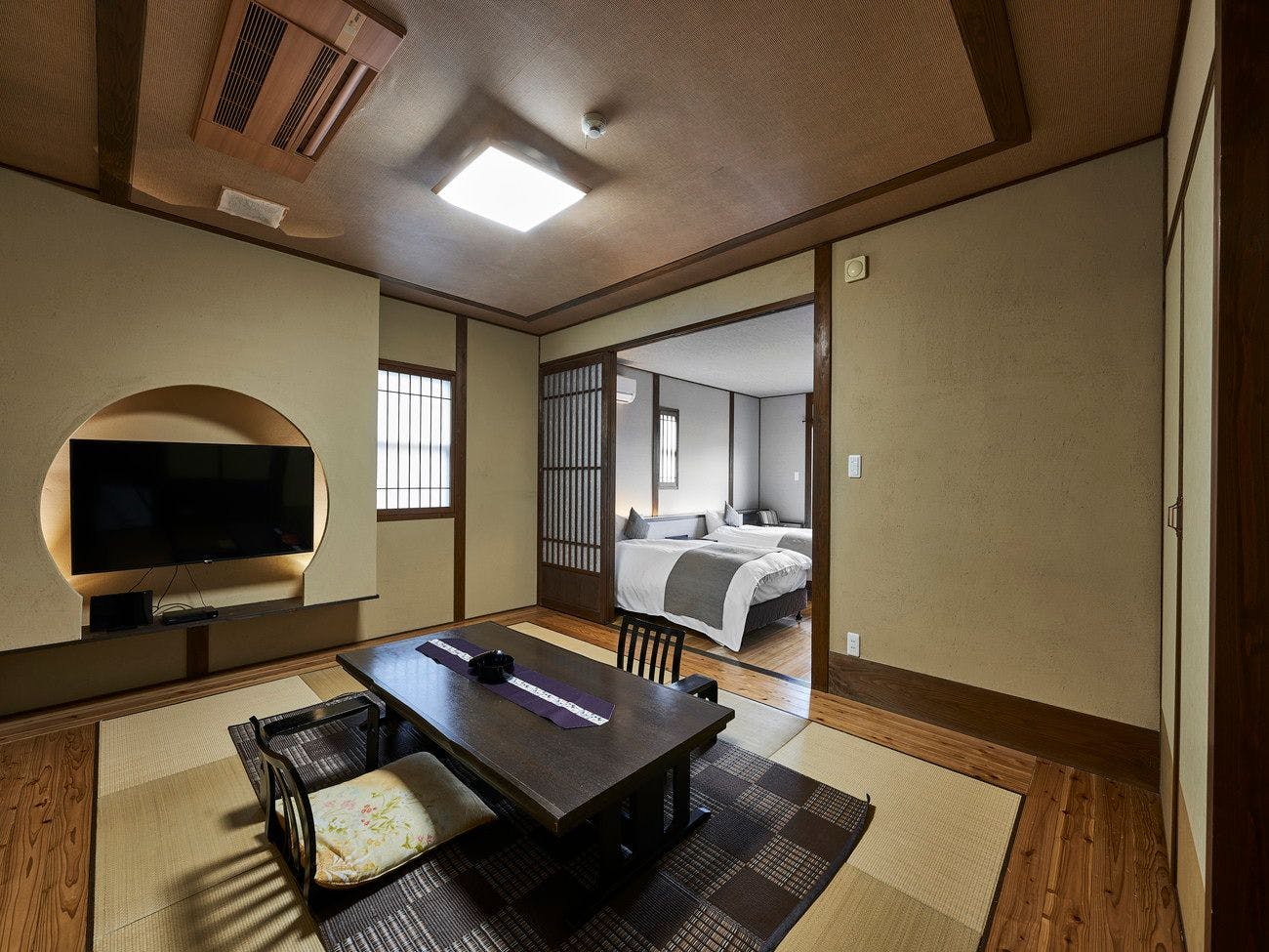 อาคารหลักแยก ห้องสไตล์ญี่ปุ่นและตะวันตก