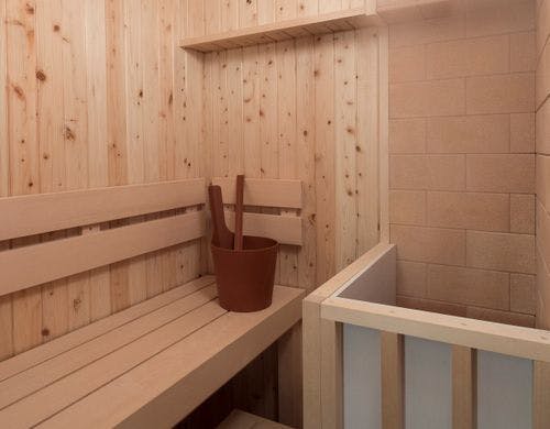 温泉サウナ付和洋室70平米　掛け流し硫黄泉