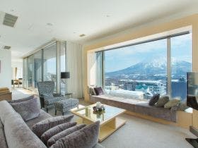 �y�k�C��:�j�Z�R�E���X�c�zChalet Ivy