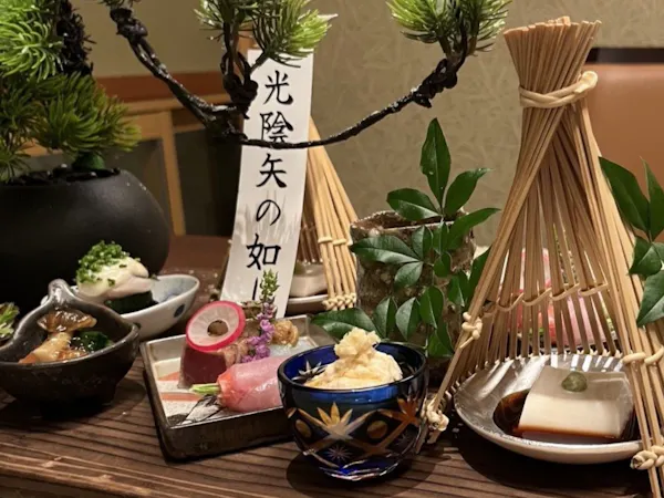 〓ธันวาคม・มกราคม・กุมภาพันธ์〓 ลิ้มรสไคเซกิสไตล์ซุยเซ็นรับฤดูหนาว~โอบล้อมด้วยอากาศใสสะอาดและไอหมอกจากบ่อน้ำพุร้อน เติมเต็มช่วงเวลาแห่งการผ่อนคลายอย่างแท้จริง