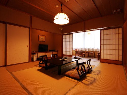 特別室はゆっくりお寛ぎいただける檜風呂付