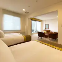 套房一樓(床側)