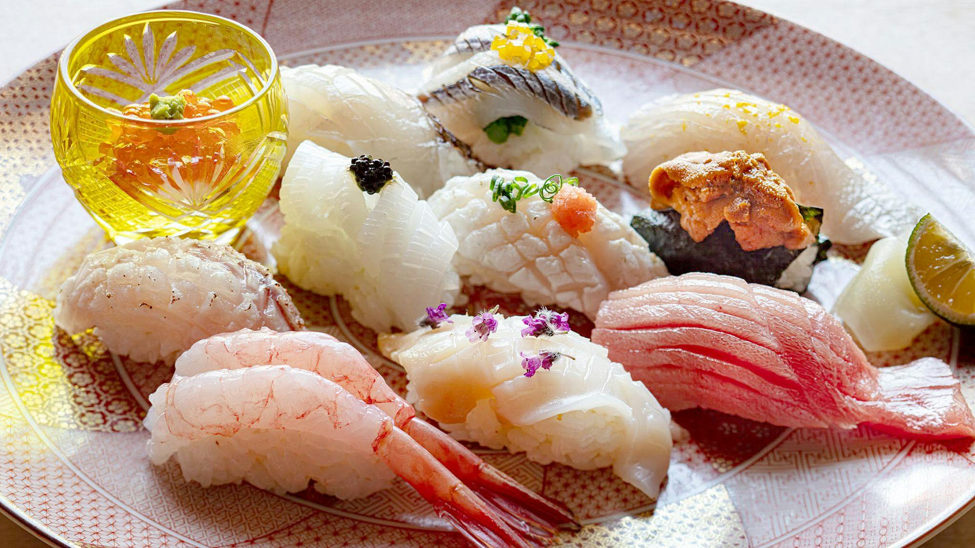 Nodoguro, uni, dan chutoro. Kaiseki sushi khas Kanazawa.