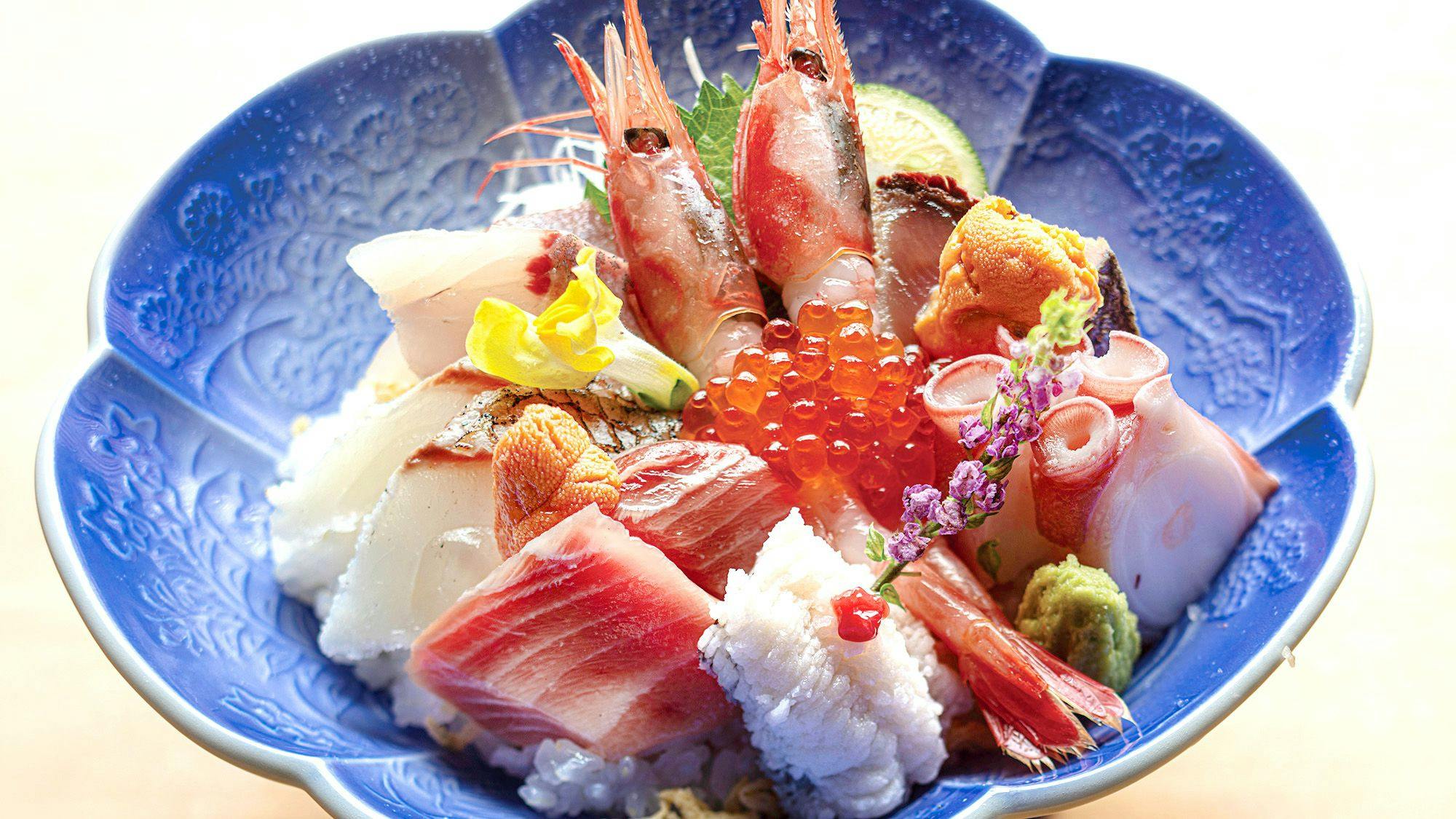 【お手軽1泊2食】北陸の海の幸を味わう加賀海鮮丼・朝は旅館の和定食