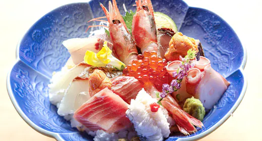 【お手軽1泊2食】北陸の海の幸を味わう加賀海鮮丼・朝は旅館の和定食