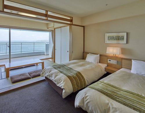 客室：和洋室（仕事もオーシャンビューも）