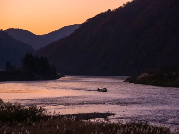 【最上峡舟下りセットプラン】~最上川の旅情を全て満喫~約1時間の「絶景舟旅」/