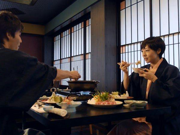 【カップル・ご夫婦限定】～お二人の思い出に残る旅をお手伝い～ロングステイ＋ご朝食窓側指定＋特典付き