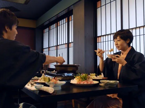 【カップル・ご夫婦限定】~お二人の思い出に残る旅をお手伝い~ロングステイ+ご朝食窓側指定+特典付き