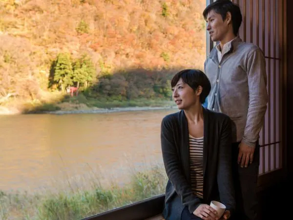 【カップル・ご夫婦限定】~お二人の思い出に残る旅をお手伝い~ロングステイ+ご朝食窓側指定+特典付き