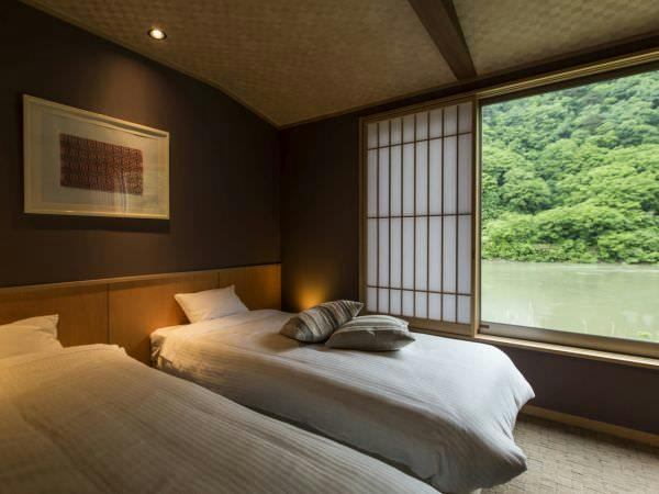 高見屋　最上川別邸　紅