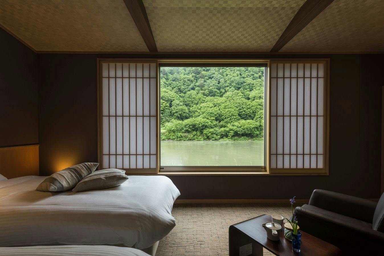 高見屋　最上川別邸　紅