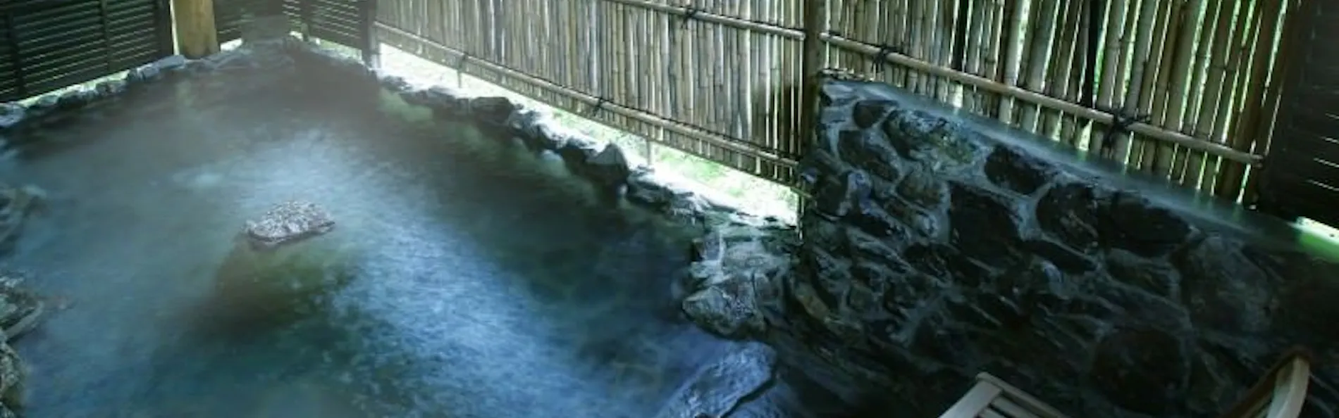 囲炉裏懐石と天然温泉を楽しむ 秘境の隠れ家 やまゆりの宿