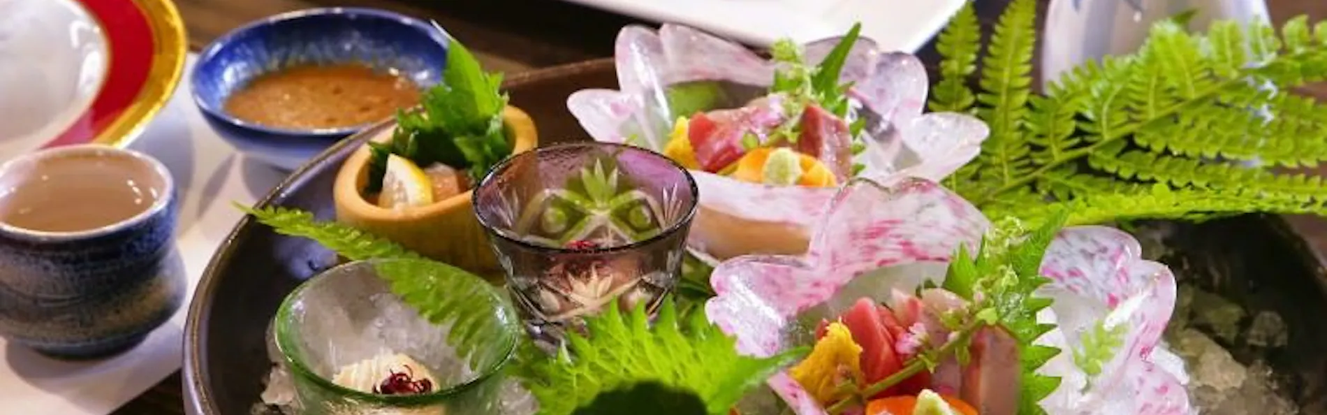 囲炉裏懐石と天然温泉を楽しむ 秘境の隠れ家 やまゆりの宿