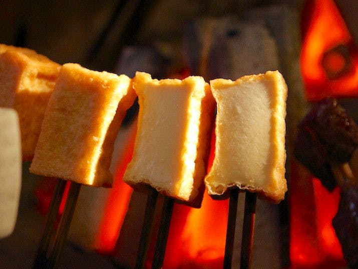 囲炉裏懐石と天然温泉を楽しむ 秘境の隠れ家 やまゆりの宿