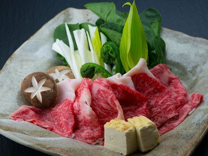 囲炉裏懐石と天然温泉を楽しむ 秘境の隠れ家 やまゆりの宿