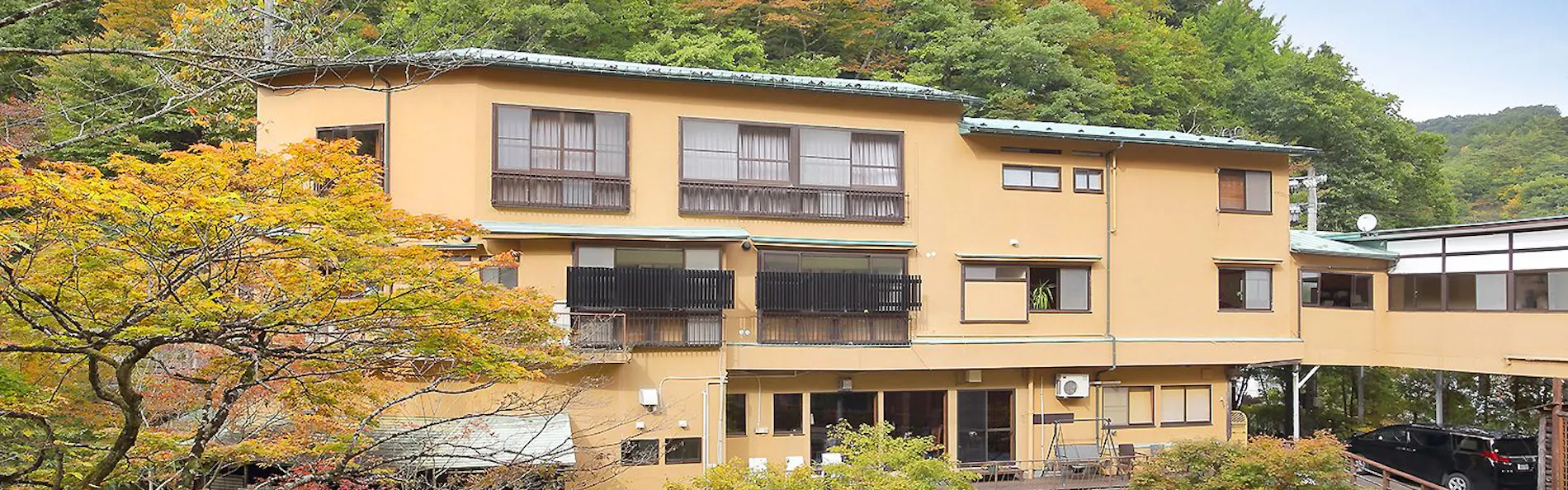 囲炉裏懐石と天然温泉を楽しむ 秘境の隠れ家 やまゆりの宿