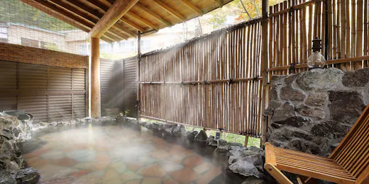囲炉裏懐石と天然温泉を楽しむ 秘境の隠れ家 やまゆりの宿