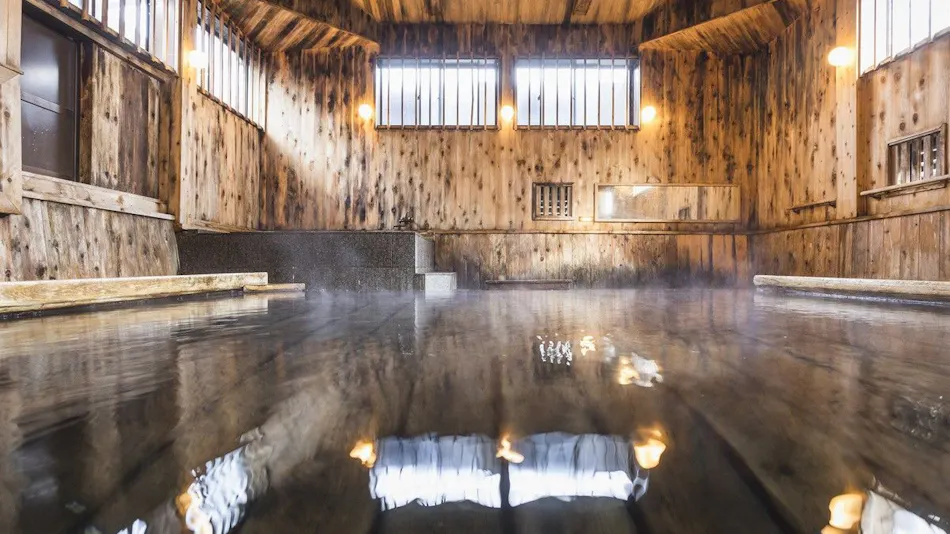 Tsuta Onsen Ryokan - Natural Spring Onsen Bubbling from the Ground -