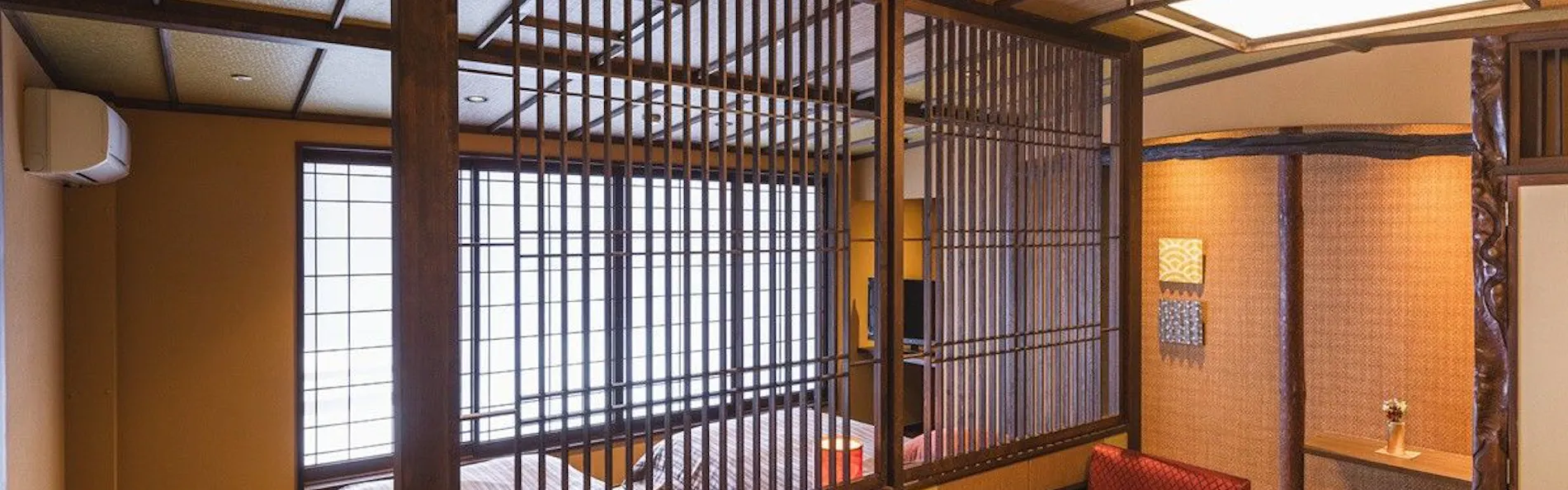 蔦温泉旅館 ‐足元から源泉湧出の自噴温泉‐