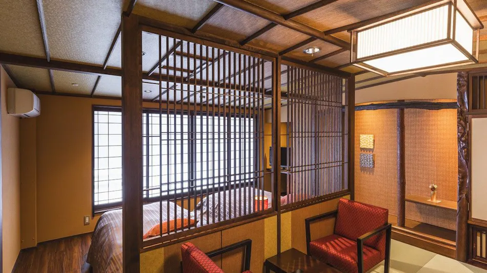Tsuta Onsen Ryokan - Natural Spring Onsen Bubbling from the Ground -