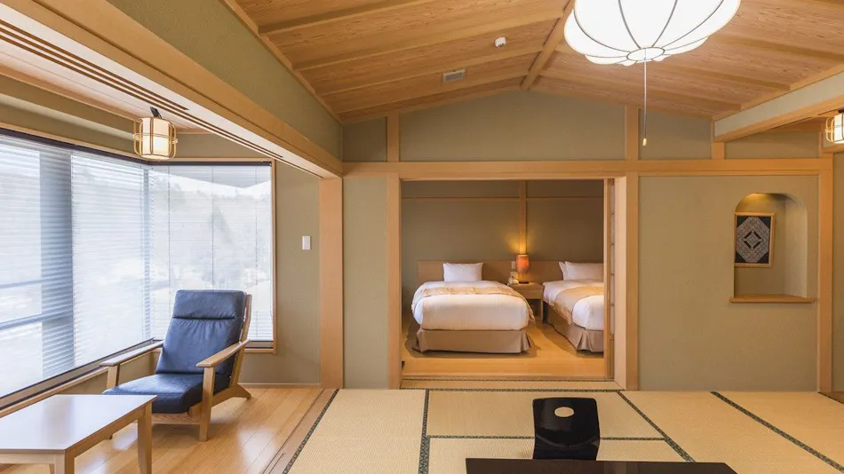 Tsuta Onsen Ryokan - Natural Spring Onsen Bubbling from the Ground -