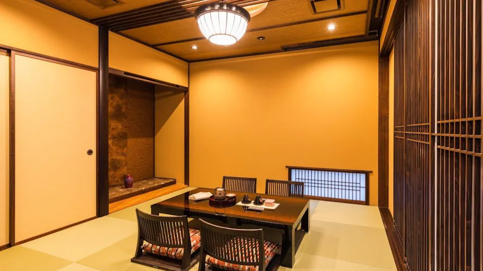 Tsuta Onsen Ryokan - Natural Spring Onsen Bubbling from the Ground -