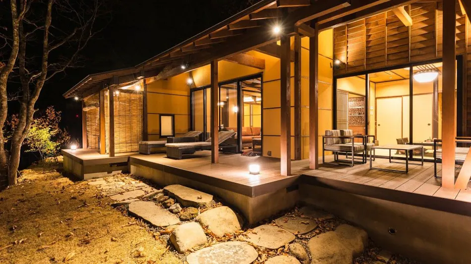 Tsuta Onsen Ryokan - Natural Spring Onsen Bubbling from the Ground -