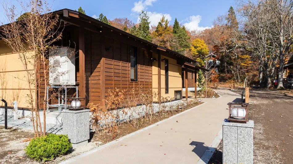 Tsuta Onsen Ryokan - Natural Spring Onsen Bubbling from the Ground -