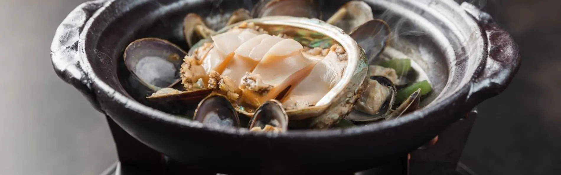 蔦温泉旅館 ‐足元から源泉湧出の自噴温泉‐