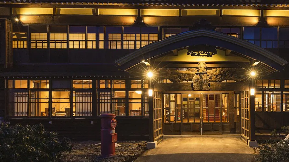 Tsuta Onsen Ryokan - Natural Spring Onsen Bubbling from the Ground -