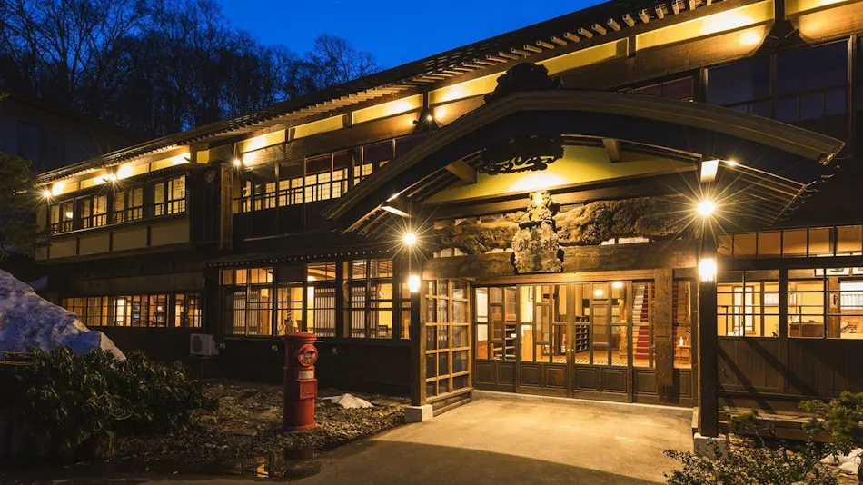Tsuta Onsen Ryokan - Natural Spring Onsen Bubbling from the Ground -