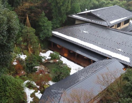 【フロントロビー】雪のフロントテラス
