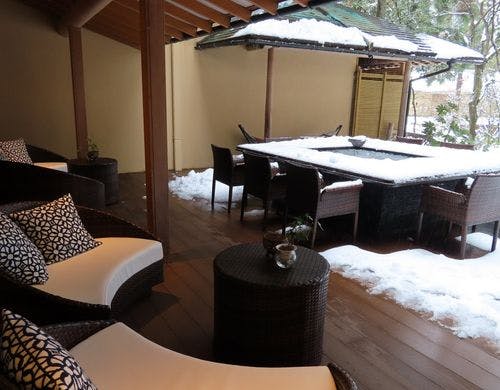【ライブラリーラウンジ大樹】雪のテラス席（冬季）