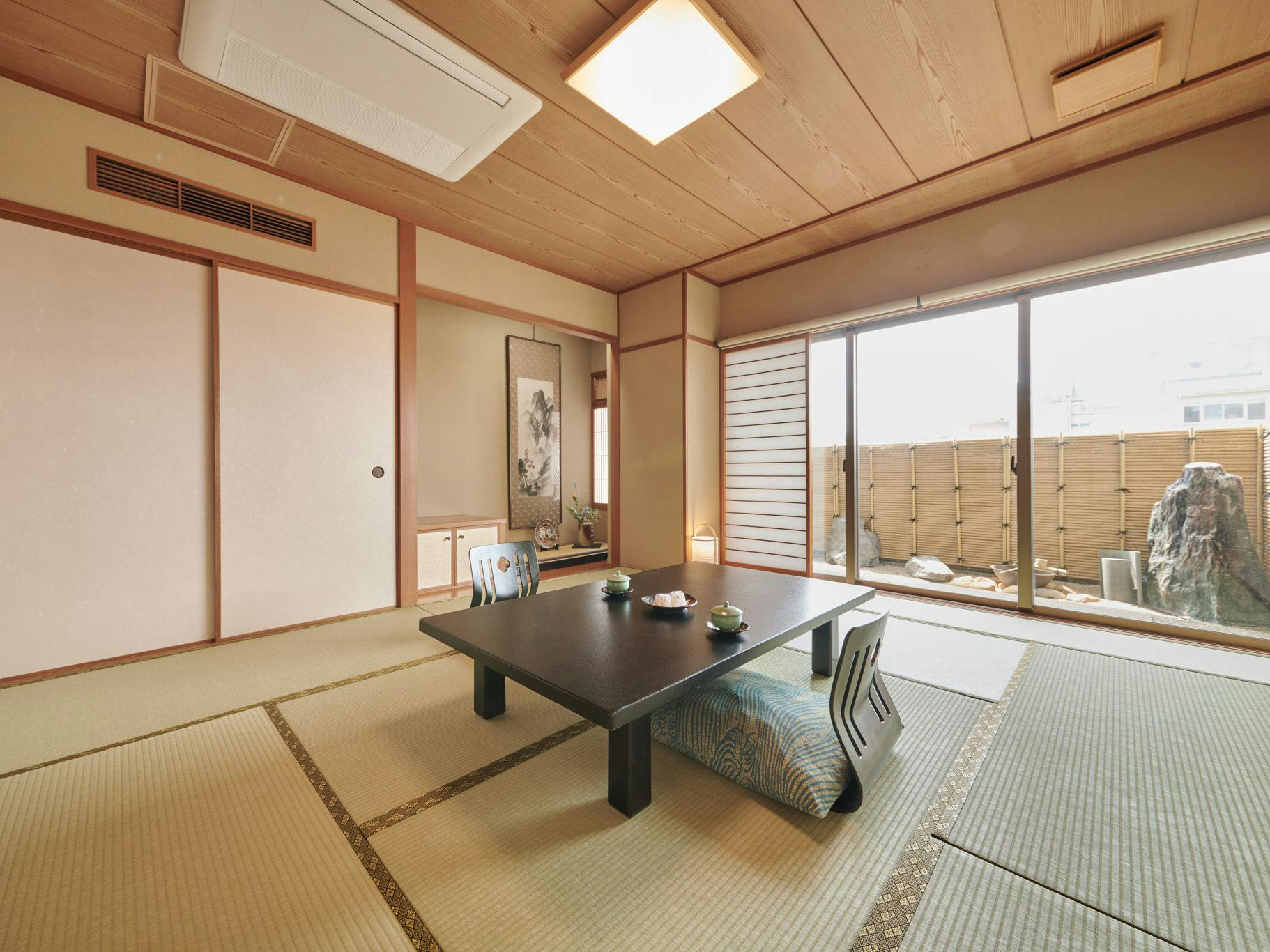 【街側和室8畳】