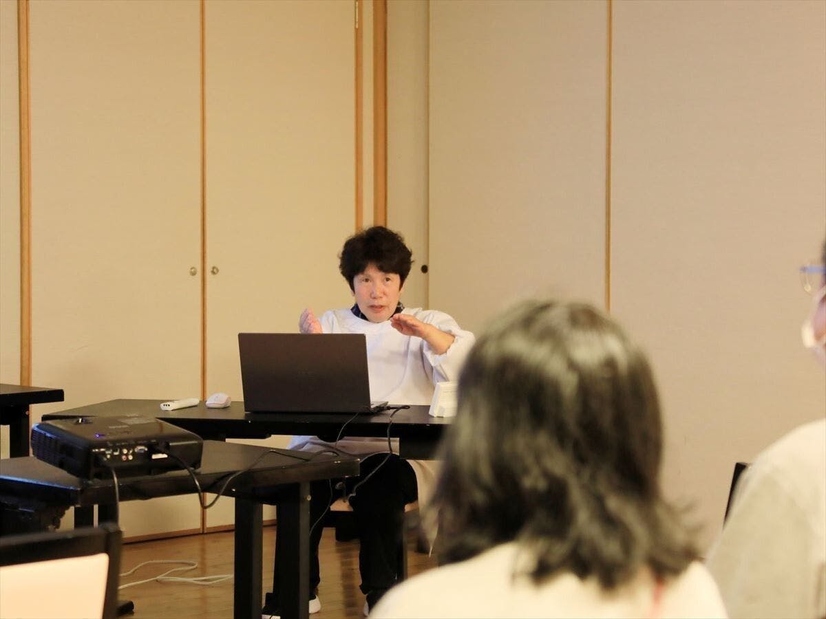 ผู้เล่าเรื่องแผ่นดินไหวของเจ้าของบ้านหญิง