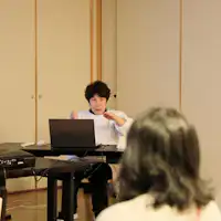 ผู้เล่าเรื่องแผ่นดินไหวของเจ้าของบ้านหญิง