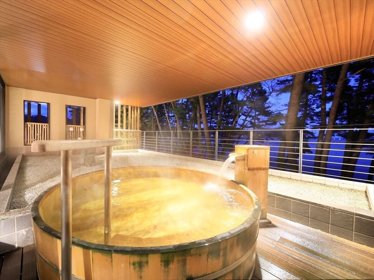 อ่างอาบน้ำกลางแจ้ง 'Daikoku' (ห้องอาบน้ำชาย)