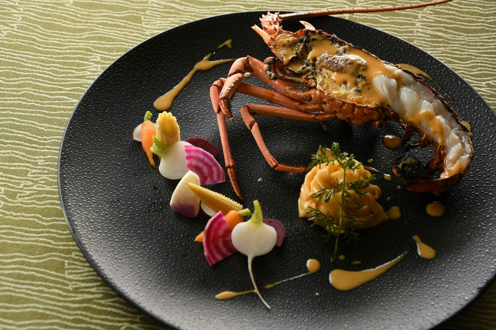 【ペアリング付】ソムリエおすすめのワインと伊勢志摩の恵みのマリアージュを味わう／夕・朝食付